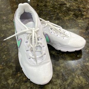 Woman 7.5 Nike sneakers